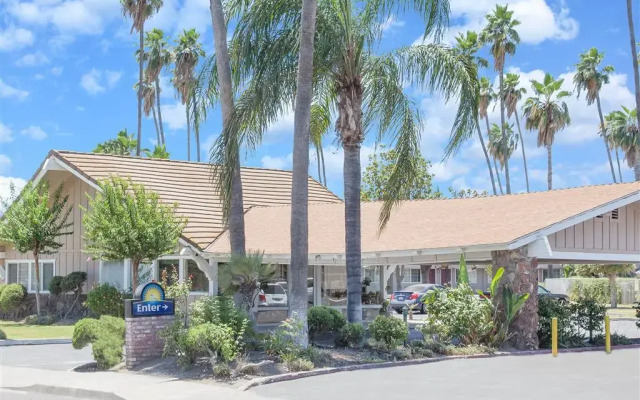 Days Inn by Wyndham Fresno Central