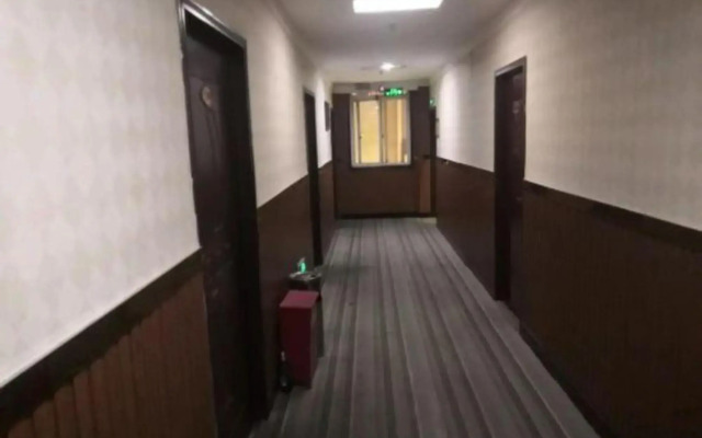 Huaxian Zhongzhou Express Hotel