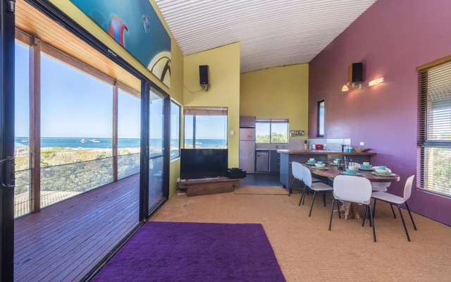 Wave House - Beach Front Lancelin