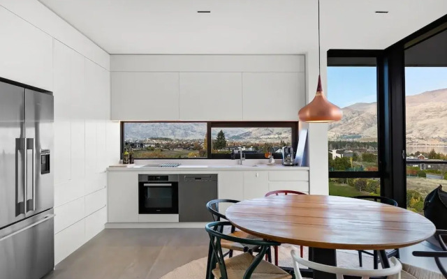 Ridgecrest - Lake Views - Sleeps 12