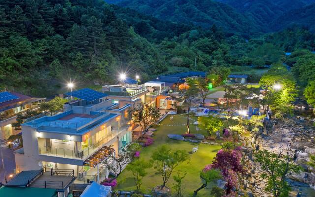 Gapyeong Healing Poolvilla Pension Town