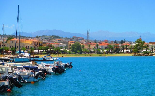 Studio in Roumeli, With Pool Access, Enclosed Garden and Wifi