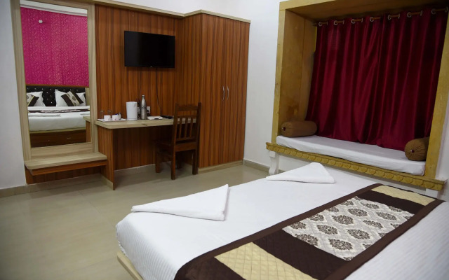 Hotel Marina Mahal
