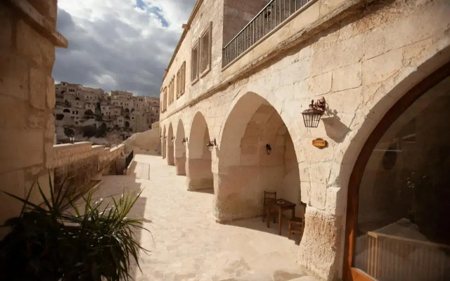 Narcissos Cave Hotel