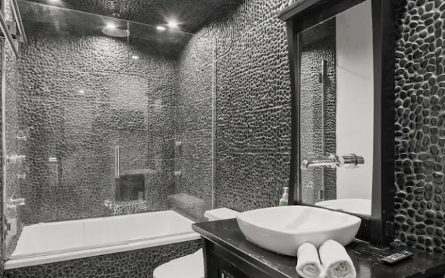 Stylish Westwood Condo