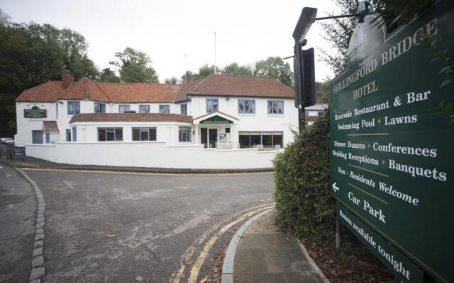 Shillingford Bridge Hotel