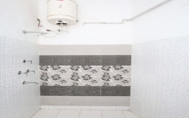 OYO 11595 Hotel Roxy