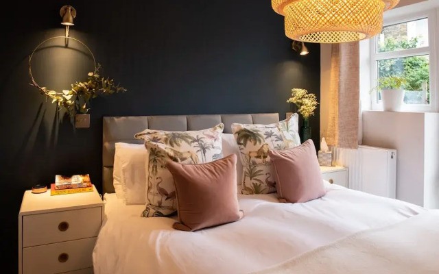 Bright And Stylish 1 Bedroom Flat With Terrace