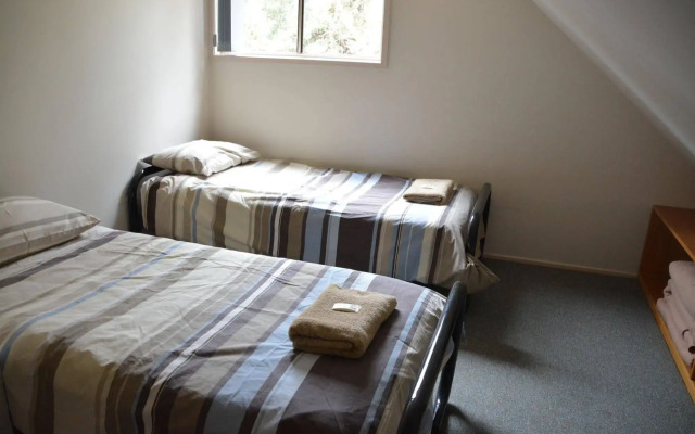 Waterfront Retreat At Wattle Point