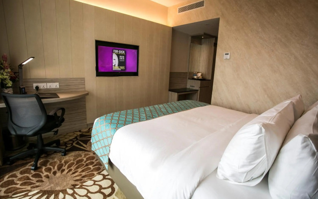 V8 Hotel