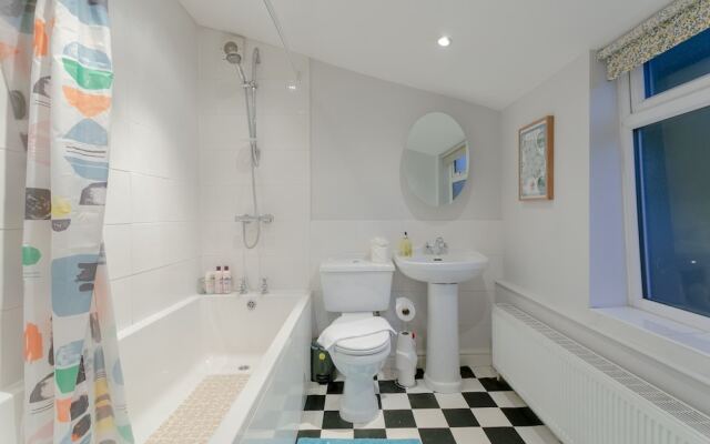 3 Bedroom Family House in Inner East London