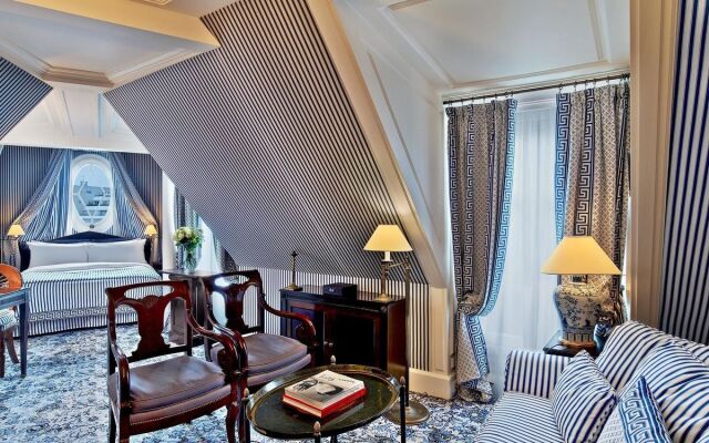 Le Dokhan’s Paris Arc de Triomphe, a Tribute Portfolio Hotel