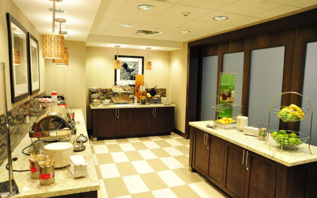 Hampton Inn & Suites Robbinsville