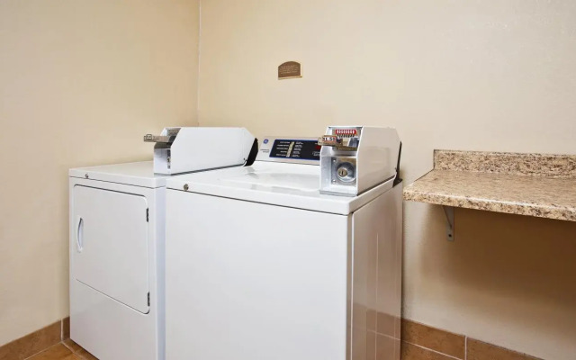 Holiday Inn Express Hotel & Suites Columbus-Groveport by IHG