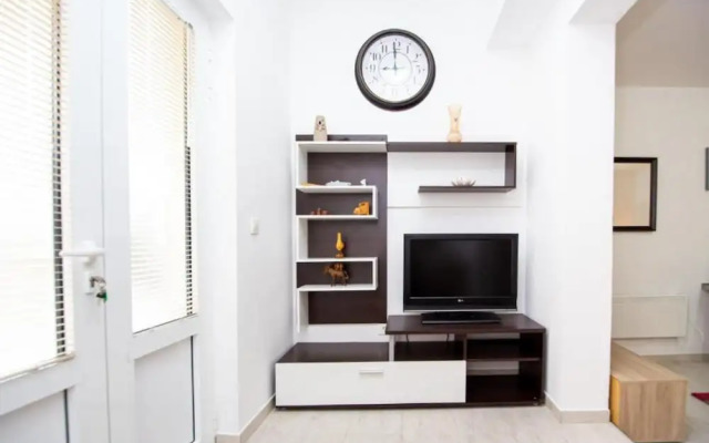 Flat With Shared Pool in Pr anj Montenegro