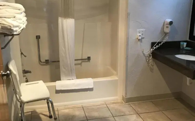 Pictured Rocks Inn & Suites