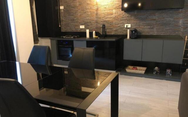 LUXURY APARTMENT III g
