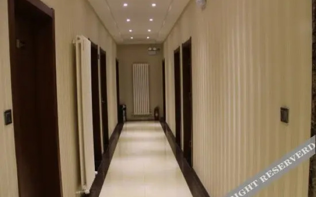 Yijia Business Hotel