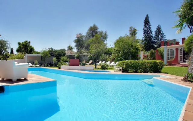 Romantic Puerto Banus Villa, Sea Mountain Views