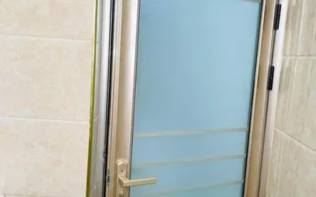 Cozy and low budget studio in a kilimani apartment