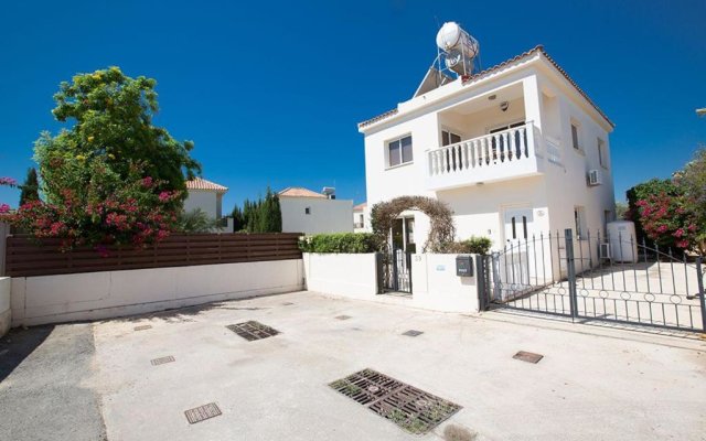 Villa Thekla - Modern 3 Bedroom Ayia Thekla Villa with Pool - Close to the Beach