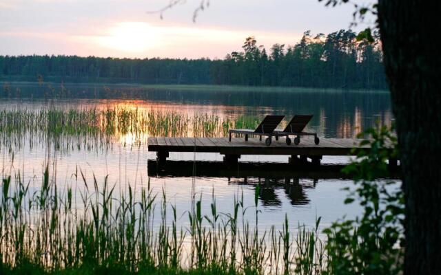 Jabłoń Lake Resort