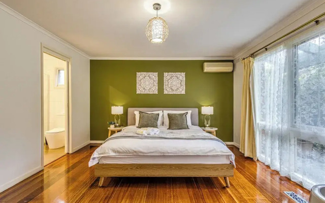 StayAU Stunning Villa near Wildlife Park