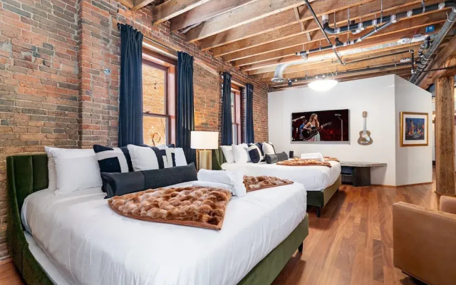 Jamloft - Printers Alley - Walk to Broadway