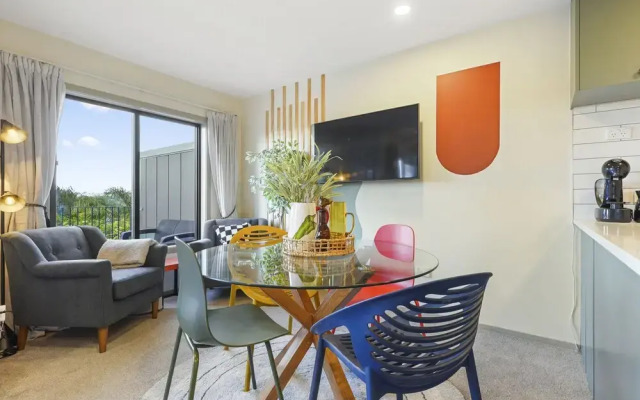 Super Chic Apt nr Albany Mall - Carpark