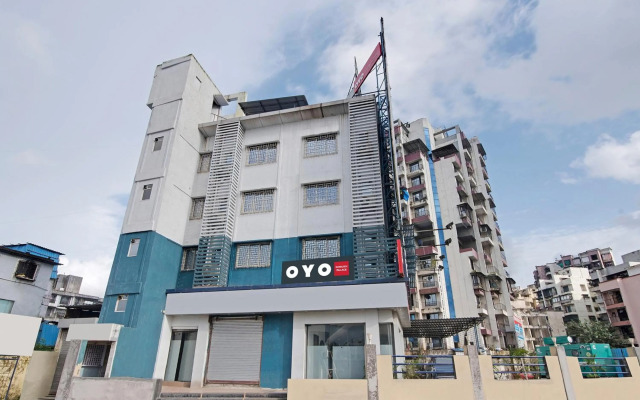 OYO SilverKey 76611 Nirsukh Palace