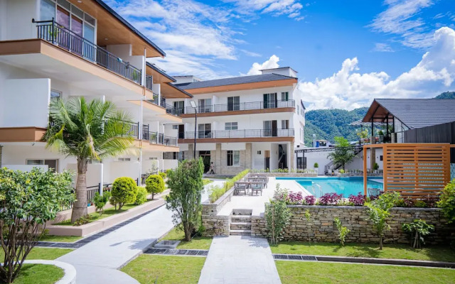 Majestic Lake Front Hotel & Suites
