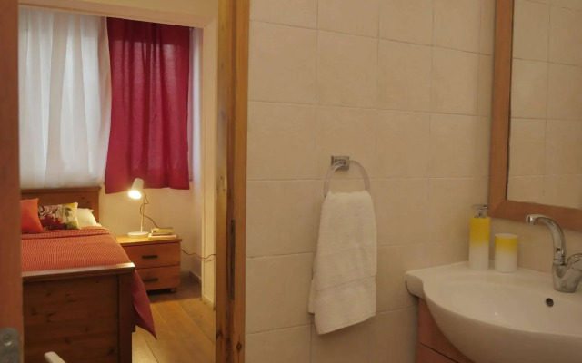 Allenby 2 Bed and Breakfast
