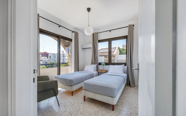 Trygoni Court - Elegant Downtown 3-bdr Apartment
