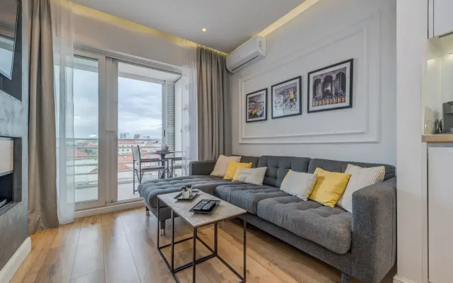 Romanca Deluxe Studio - City View
