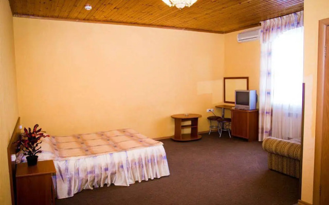 Marina Hotel