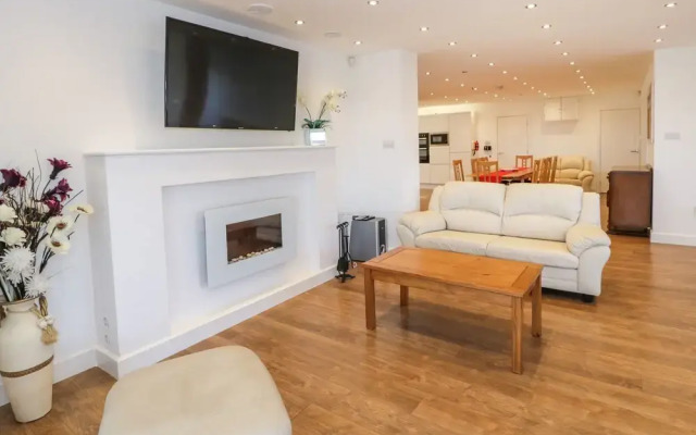 Top Of The Lane Luxury Holiday Apartment