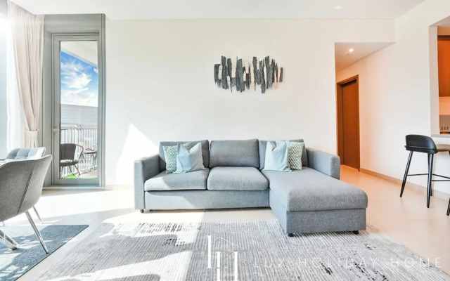 LUX 52 42 Deluxe Marina view suite