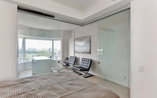 QuickStay - Chic in Yorkville (Yonge & Bloor)