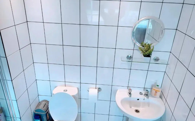 Crystal Suite 4 - private parking - metro