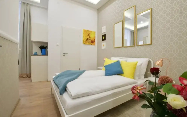 St King 11. Studio Apartments