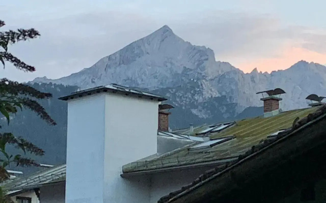 Huge and Calm Apartment in Central Garmisch