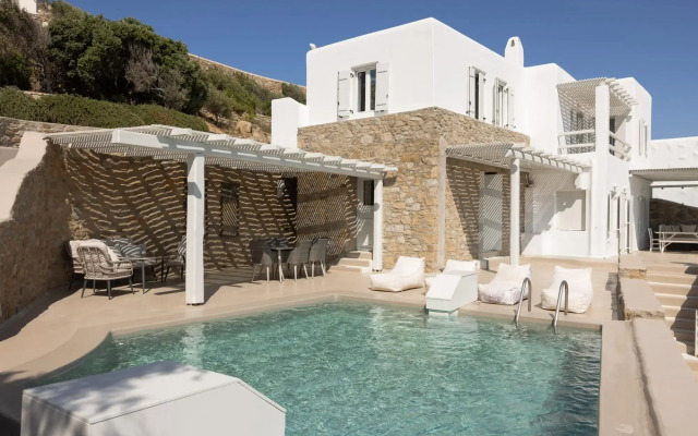 Luxury House with Private Pool 1A