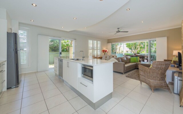 Boulder Bay Rd 28a - Fingal Bay