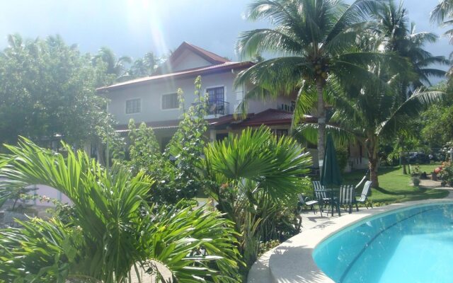 Las Flores Country & Beachside Hotel