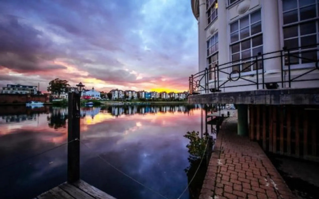 The Mitre, Hampton Court