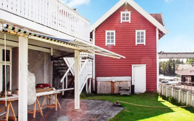 8 Person Holiday Home in Lindas