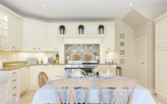 Picturesque Mews House on Cosy Cobbled Street