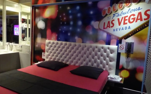 Love Hotel a Paris - Adults Only