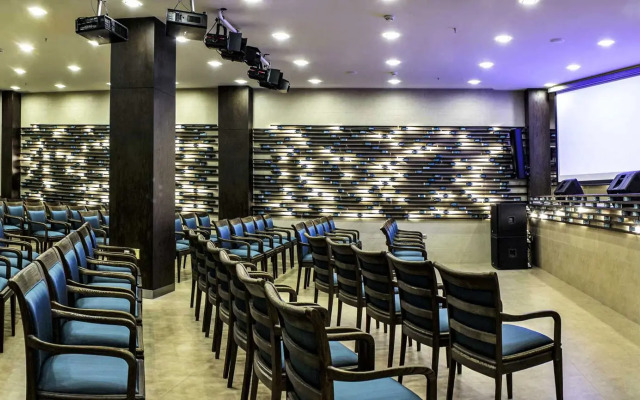 Eskan Alvand Hotel