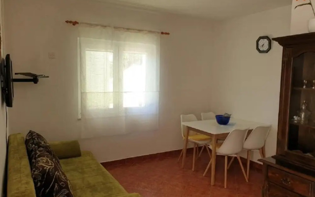 Nina - Free Private Parking - A4